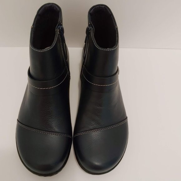 clarks ashland pine ankle boots